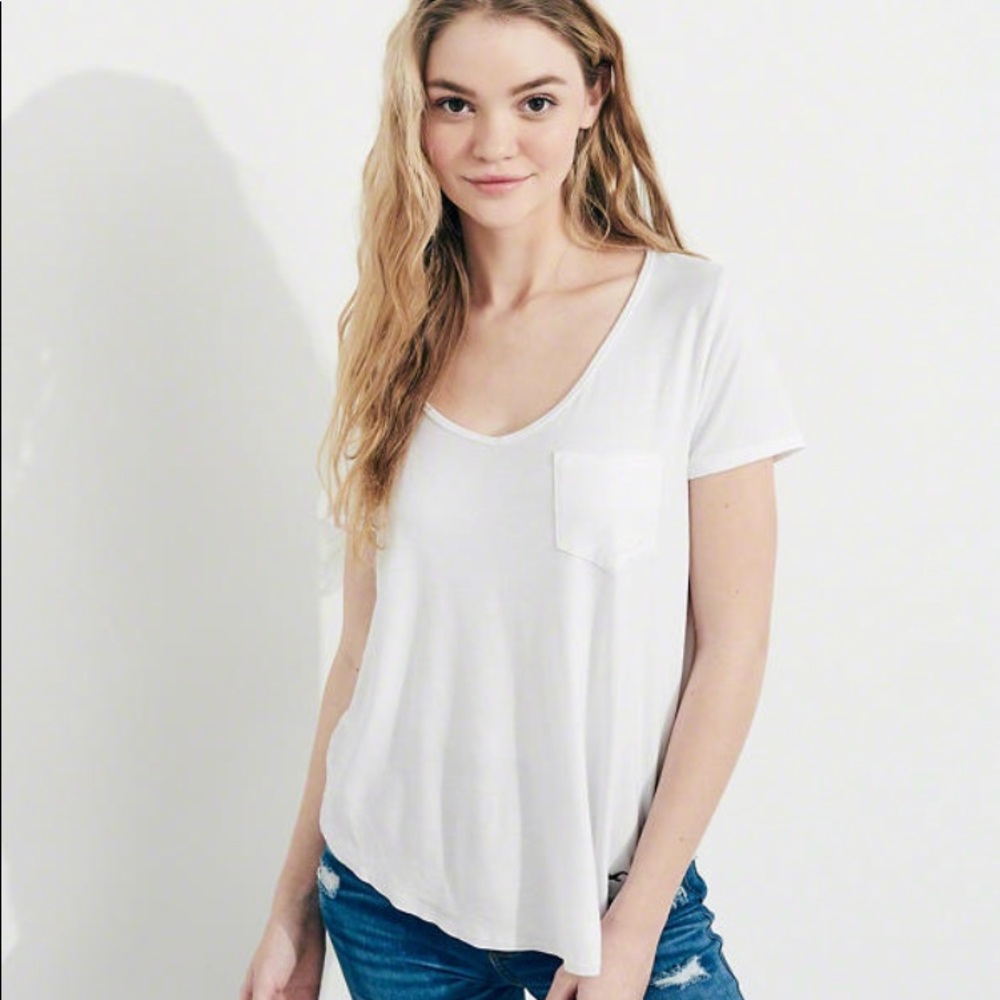 Hollister must-have white pocket t shirt